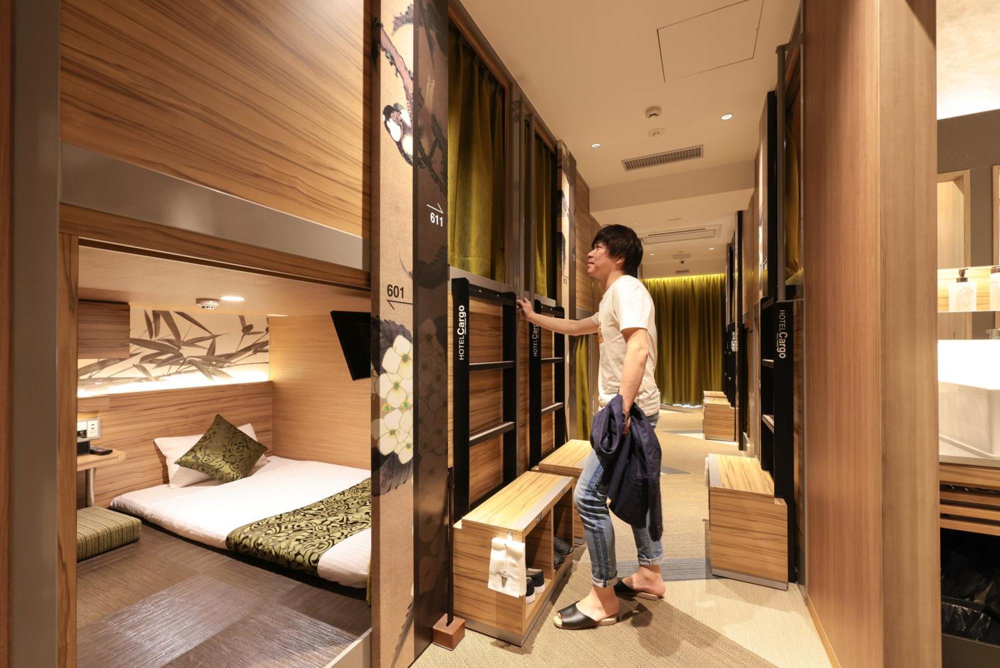 Hotel cápsula Cargo Shinsaibashi 3*
